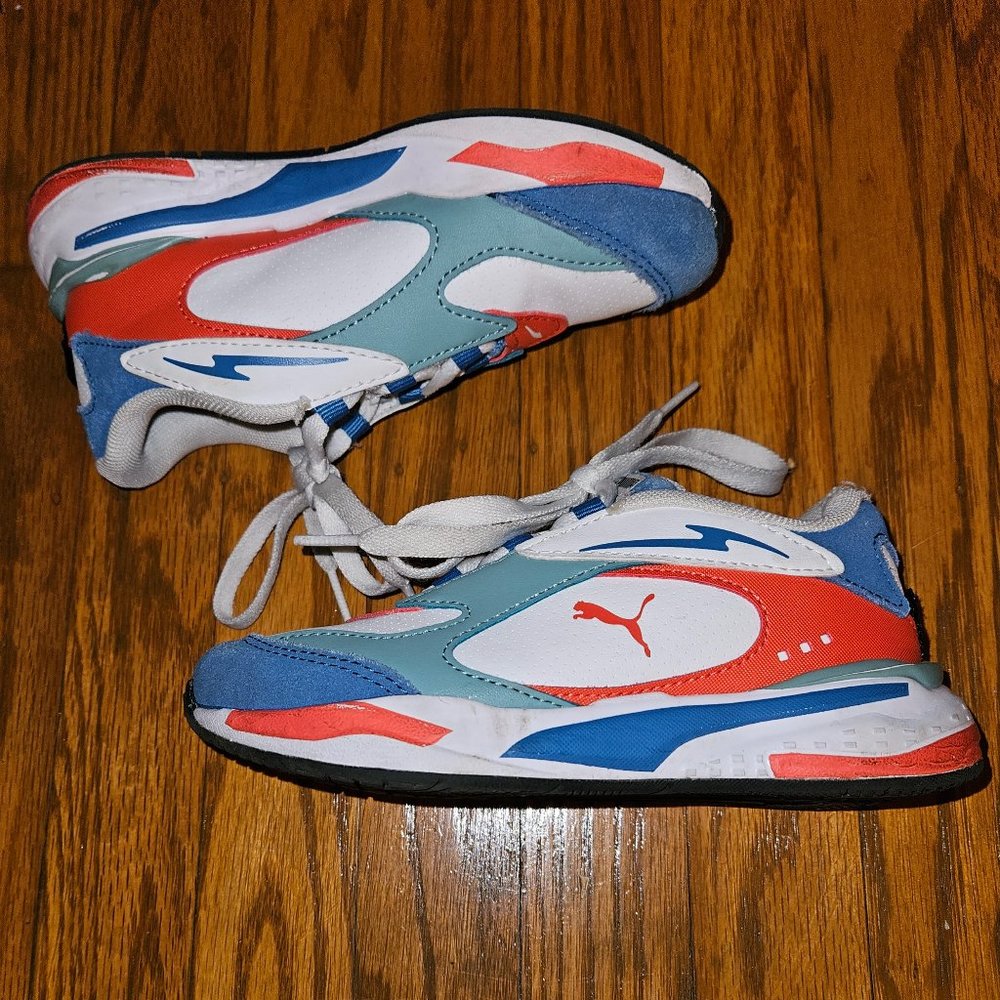 Unisex kids Puma sneakers